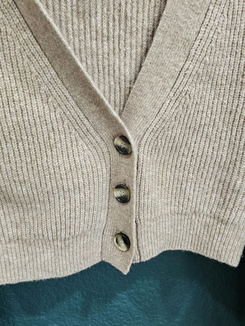 H&M Beige Cropped Knit Cardigan Sweater Button Front Size Small - Picture 4 of 5